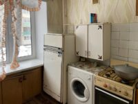 Продаётся просторная, светлая, тёплая, не угловая однокомнатная квартира в г. Александров Владимирской области.
