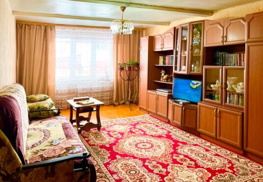 Продаётся отличный бревенчатый двухэтажный дом площадью 65 кв.м в г. Струнино, район Отрада