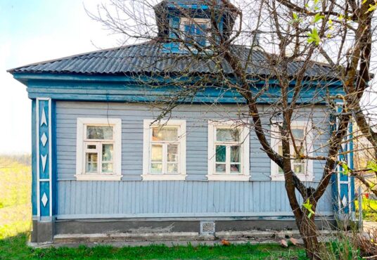Продаётся бревенчатый дом в черте города Струнино по улице Кирова