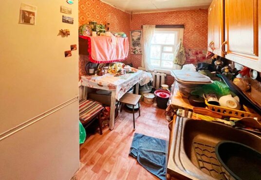 Продаётся бревенчатый дом в черте города Струнино по улице Кирова