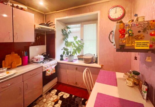 Продаётся 2-х комнатная квартира в хорошем состоянии в городе Струнино на улице Заречная