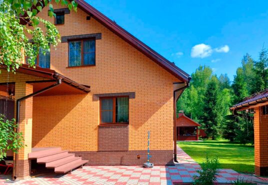 Продаётся шикарный двухэтажный кирпичный дом площадью 170 кв. м в ДПК Деревенька в Александровском районе Владимирской области