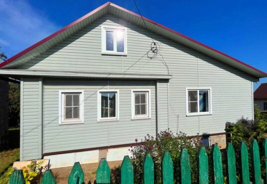 Продаётся ухоженный двухэтажный дом с газом в черте города Струнино Владимирской области.